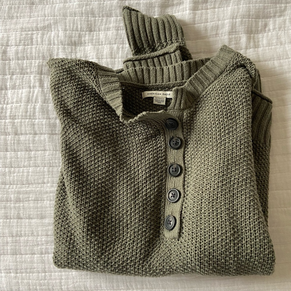 olive green American eagle sweater